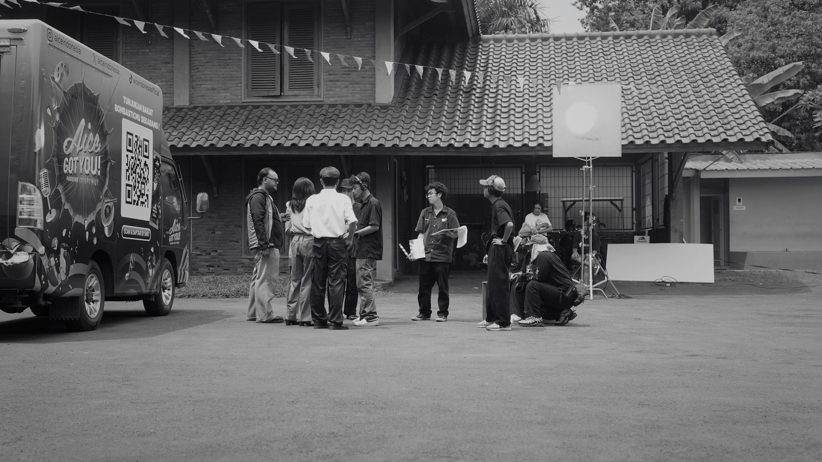 TREF crew briefing on an Aice campaign set